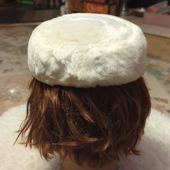 Vintage Ladies' Fisk vintage Brand White Wool faux fur Hat Beaded Decoration - Picture 5 of 7